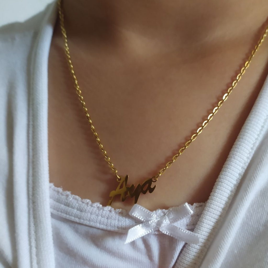 Nuevo collar con Nombre clásico personalizado