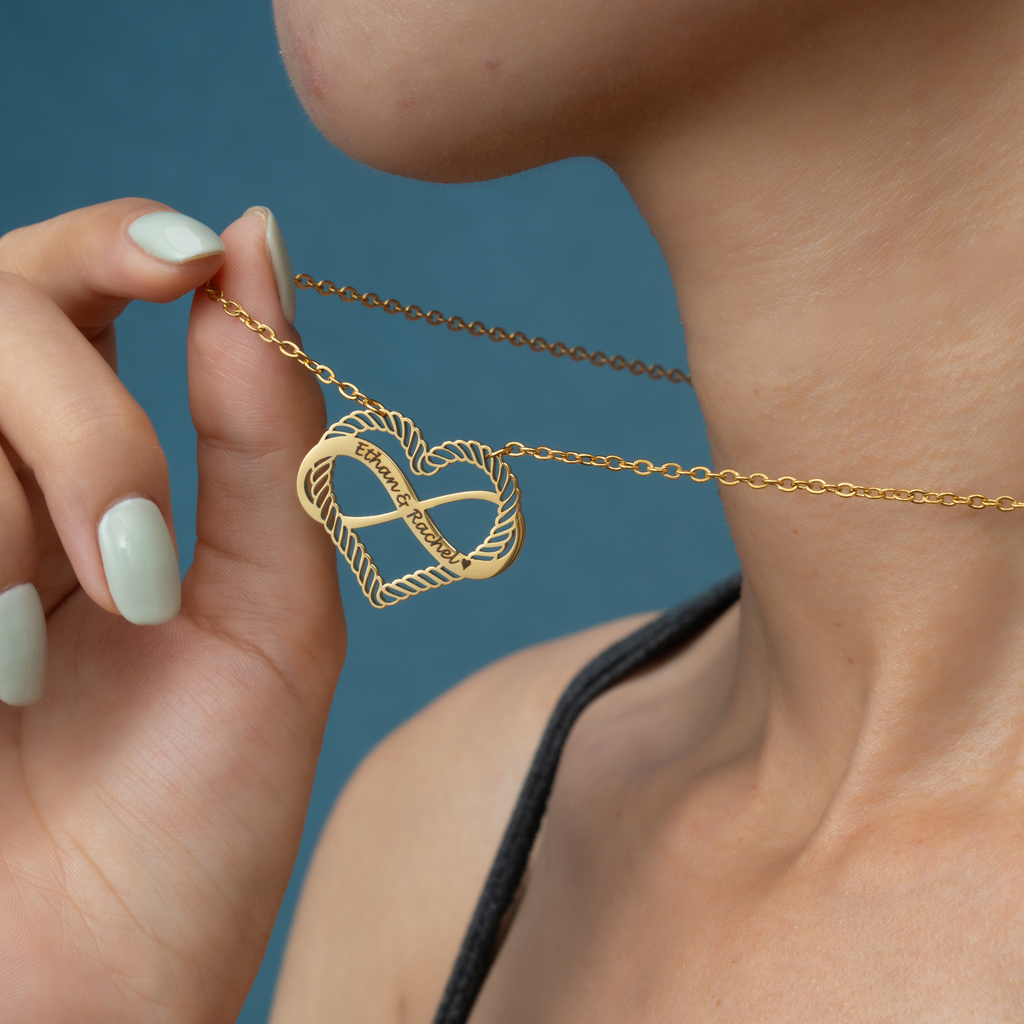 Colgante Infinito con Corazón y Nombre Personalizado