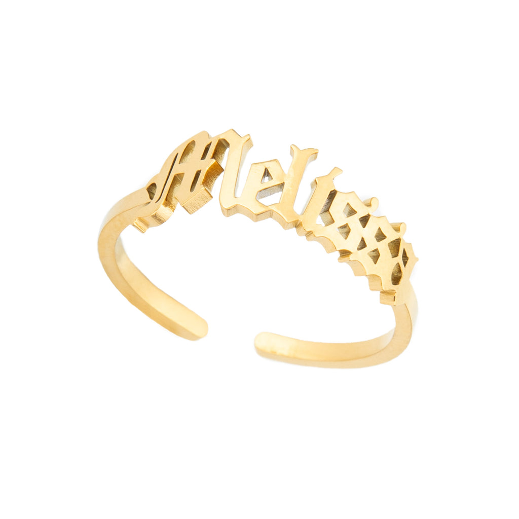 Anillo con Nombre en Tipografía Gótica
