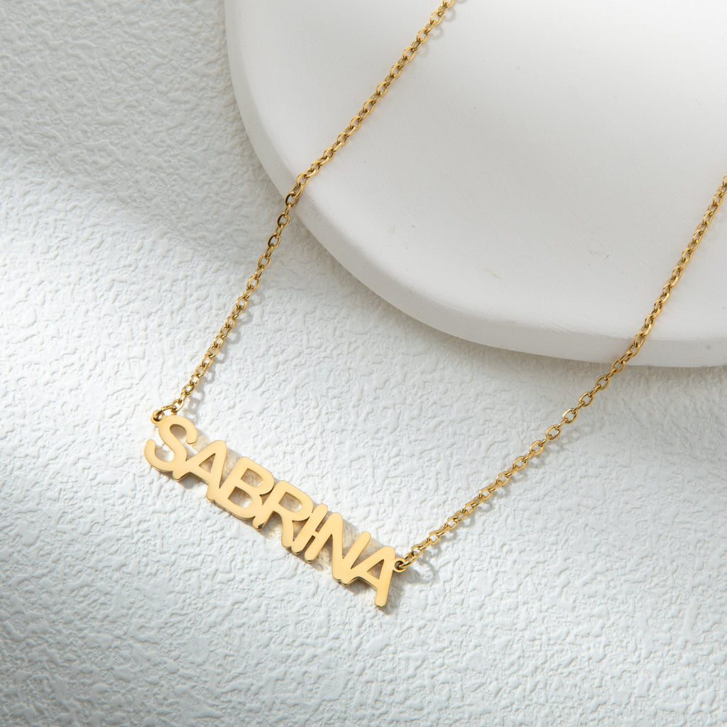 Collar con Nombre en Mayúsculas