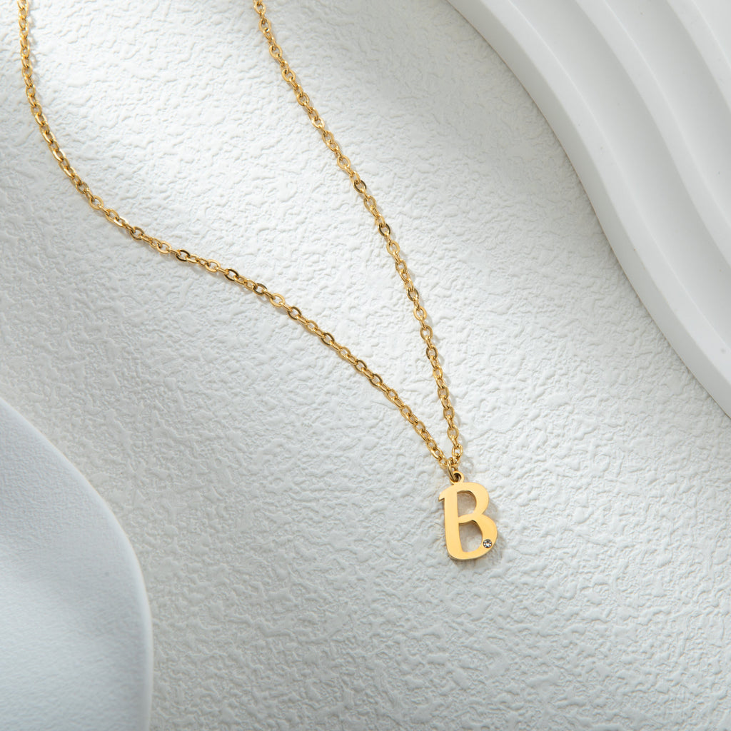 Collar con inicial y diamante