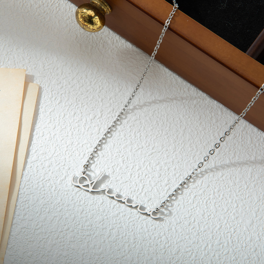 Collar con firma y nombre horizontal