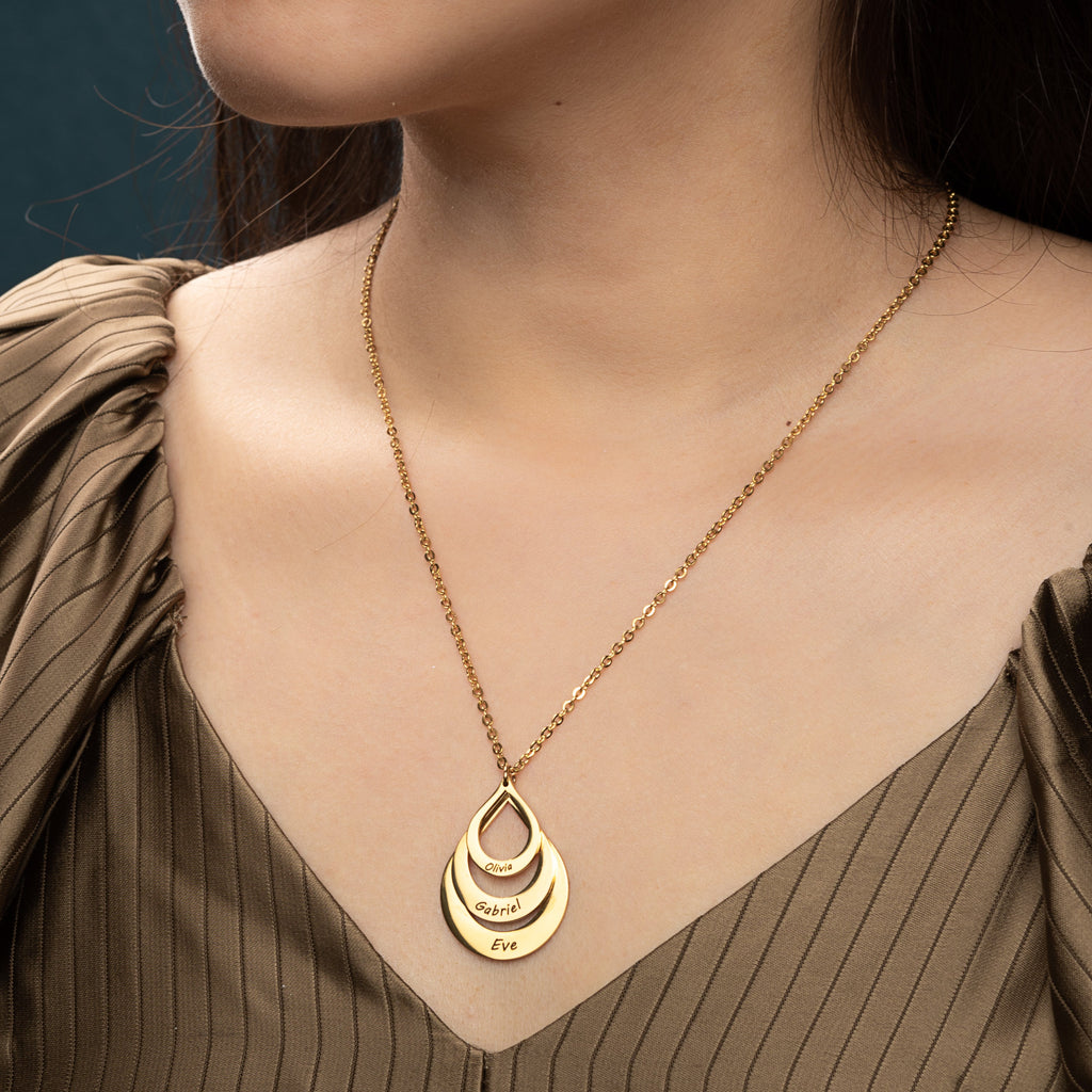 Collar familiar grabado en forma de gota