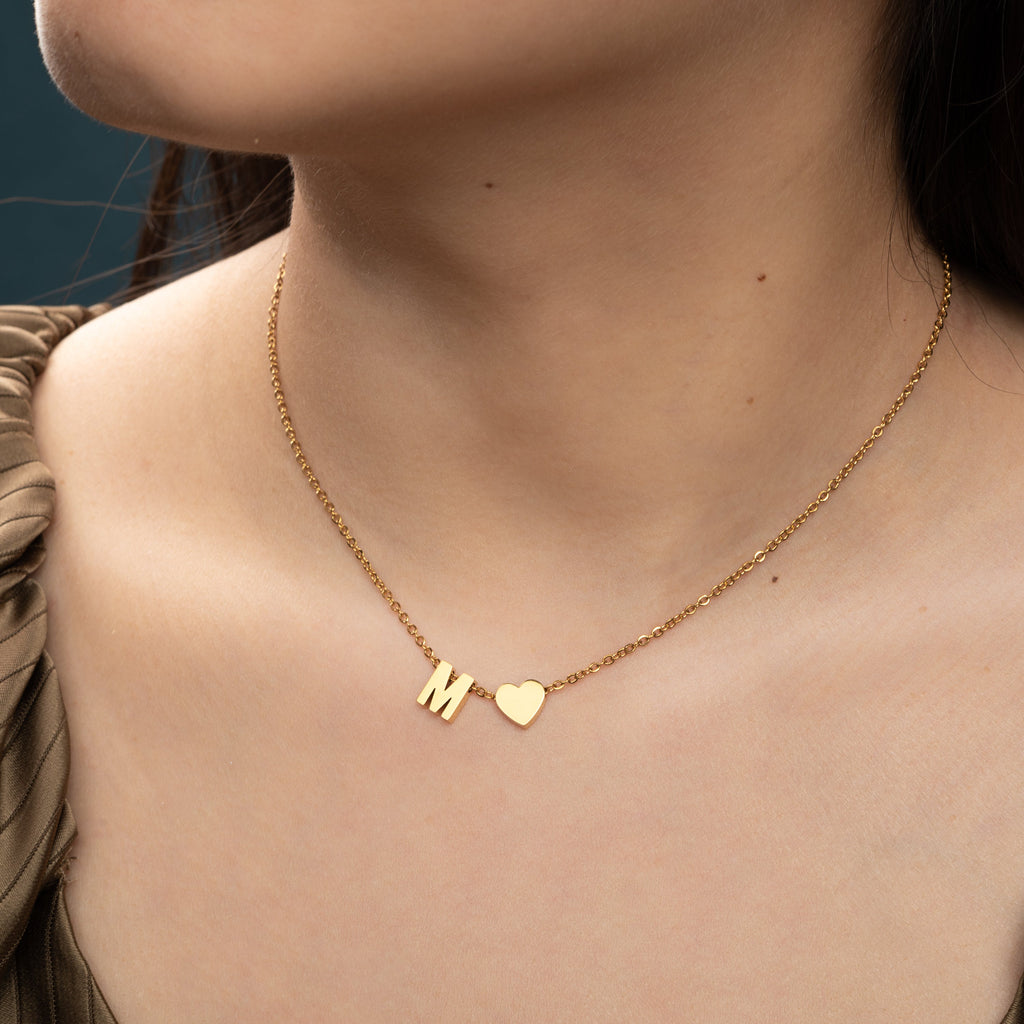 Collar inicial de corazón