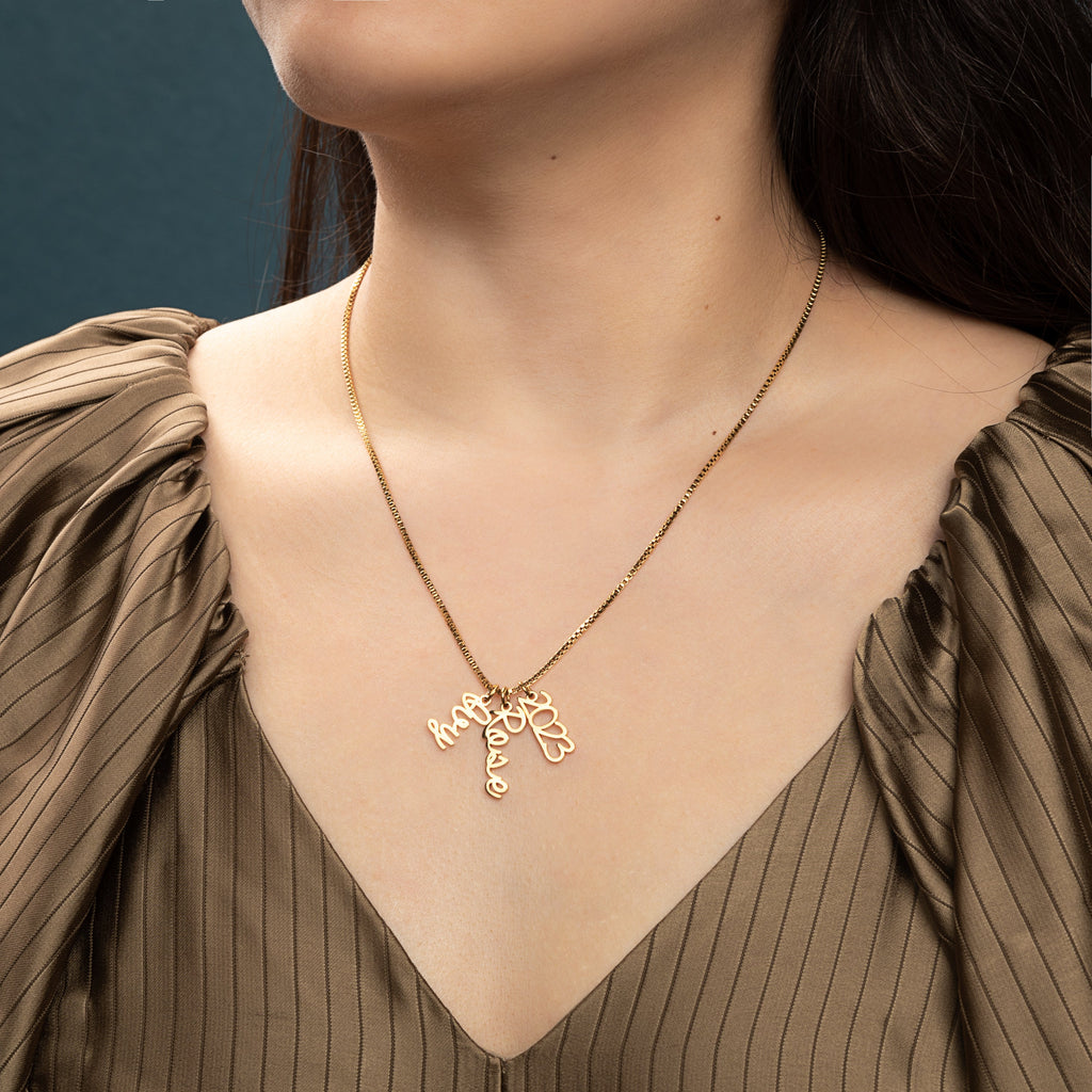 Collar con Nombre Cursivo Vertical