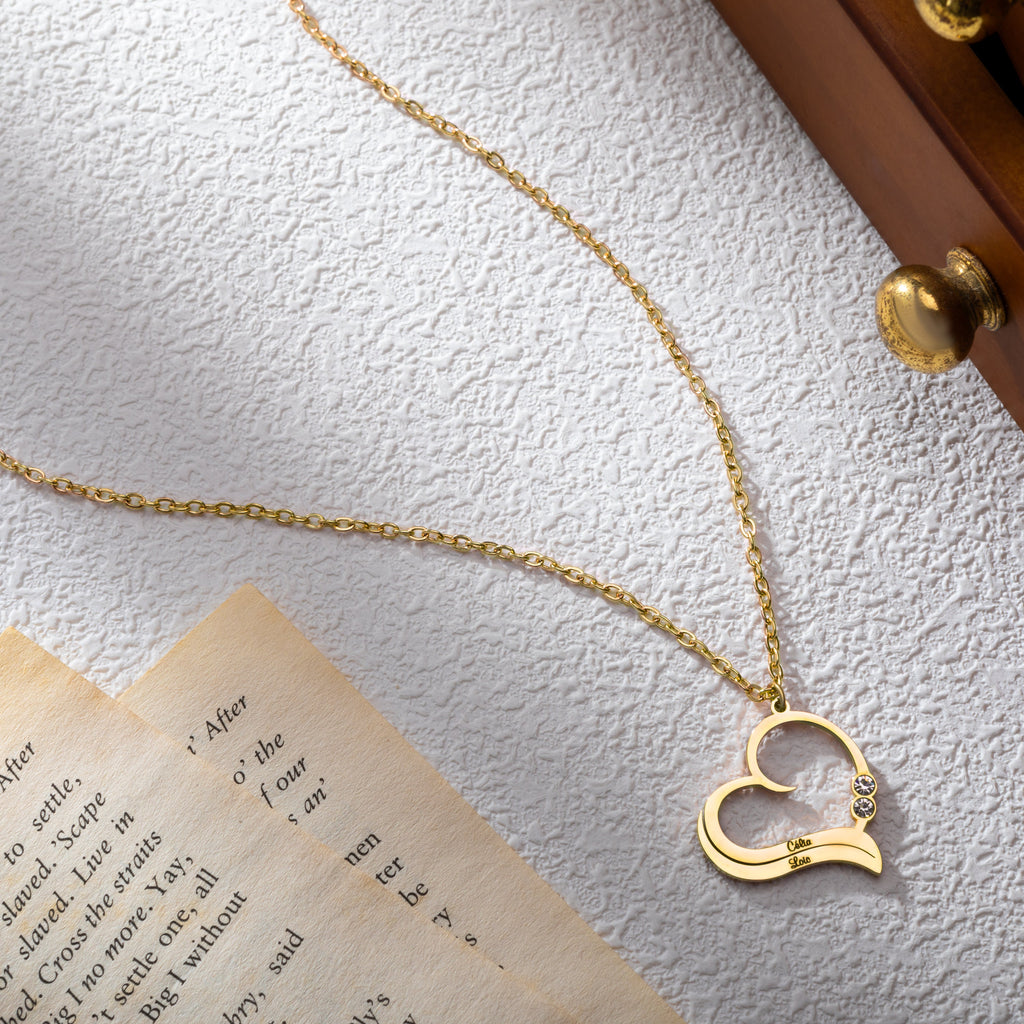Collar Corazón Abierto con Nombres y Cristales