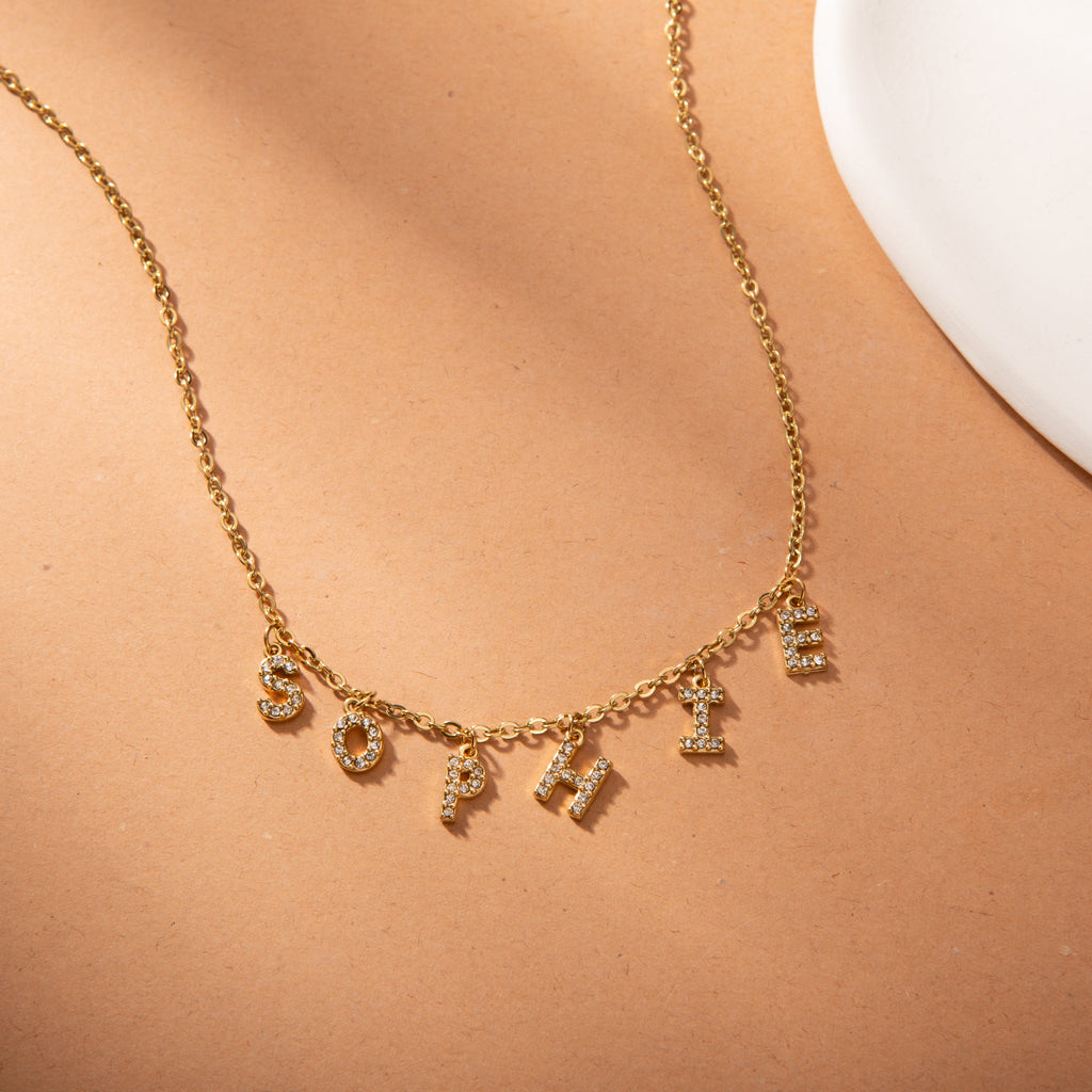 Collar de Letras con Piedras Brillantes