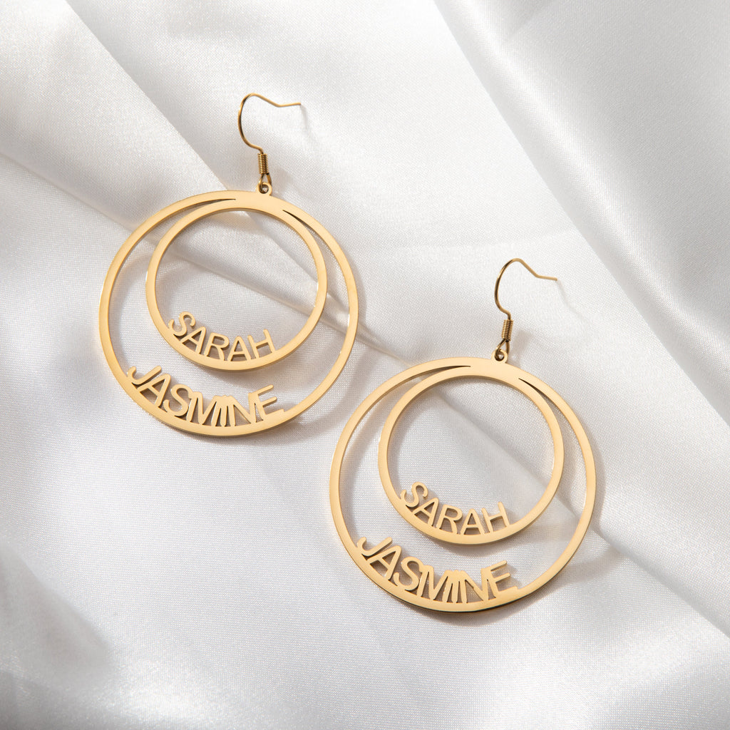 Aretes con Nombres en Círculos Dobles