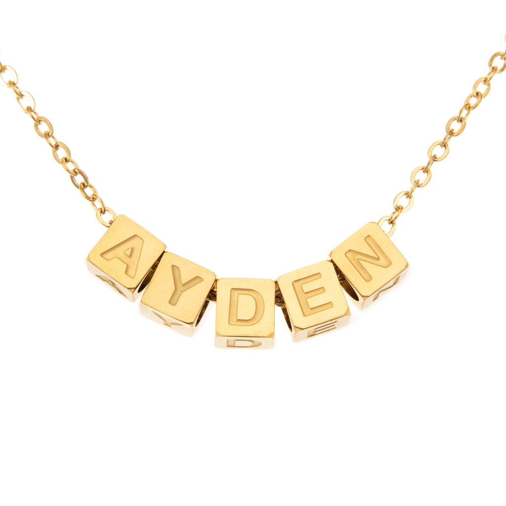 Collar Personalizado con Nombre Estilizado en Dados