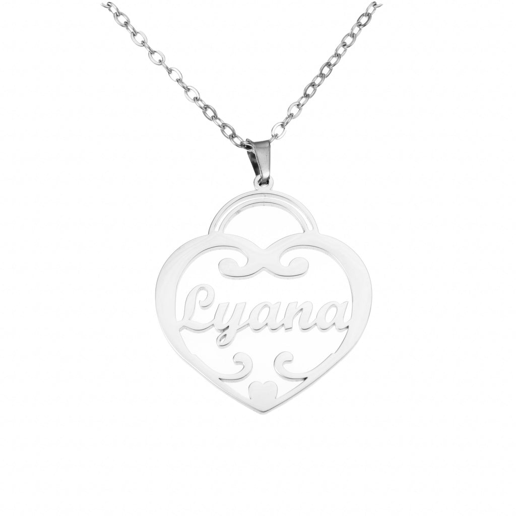 Collar con Nombre y Colgante de Corazón