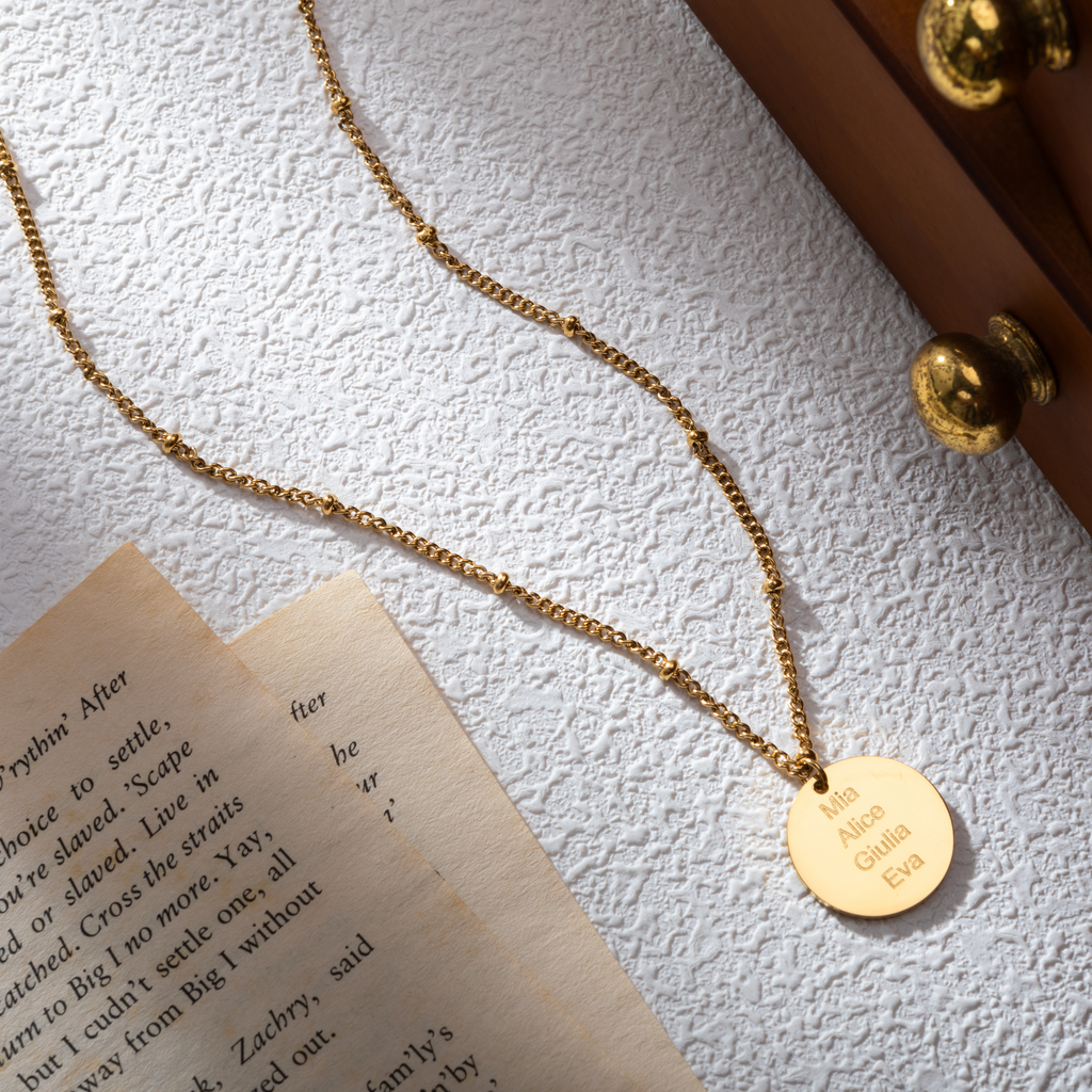 Collar con Disco Personalizado y Cuentas