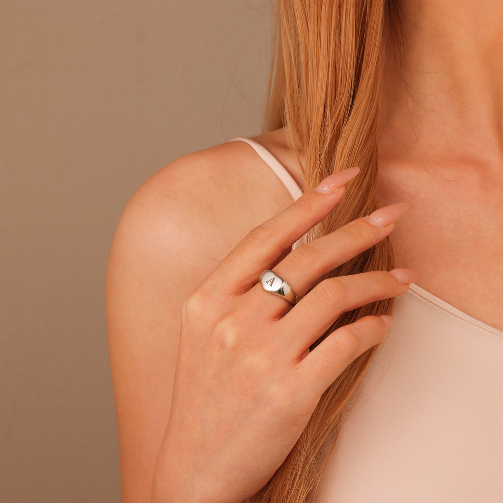 Anillo Sello con Inicial Grabada