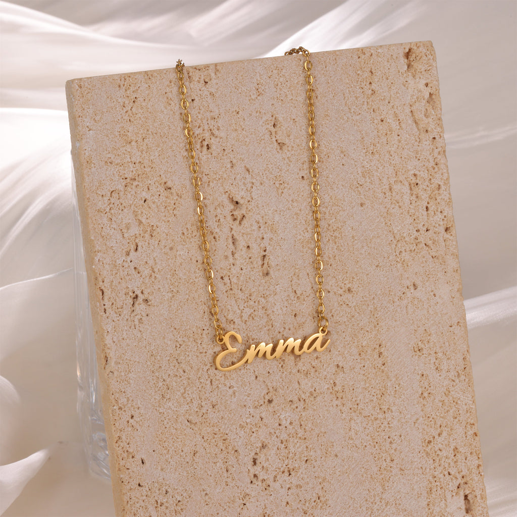 Collar Allure con Nombre en Cursiva