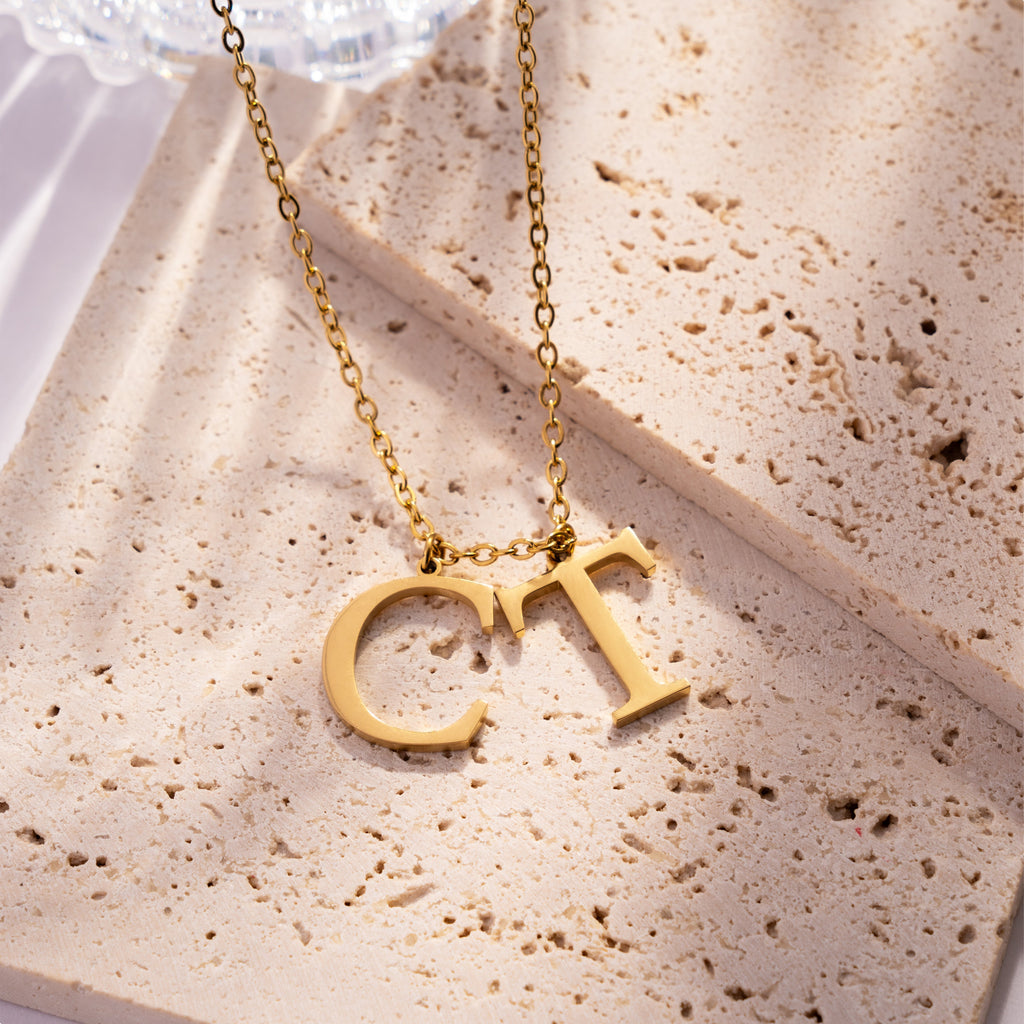 Collar con Iniciales Grandes Personalizadas