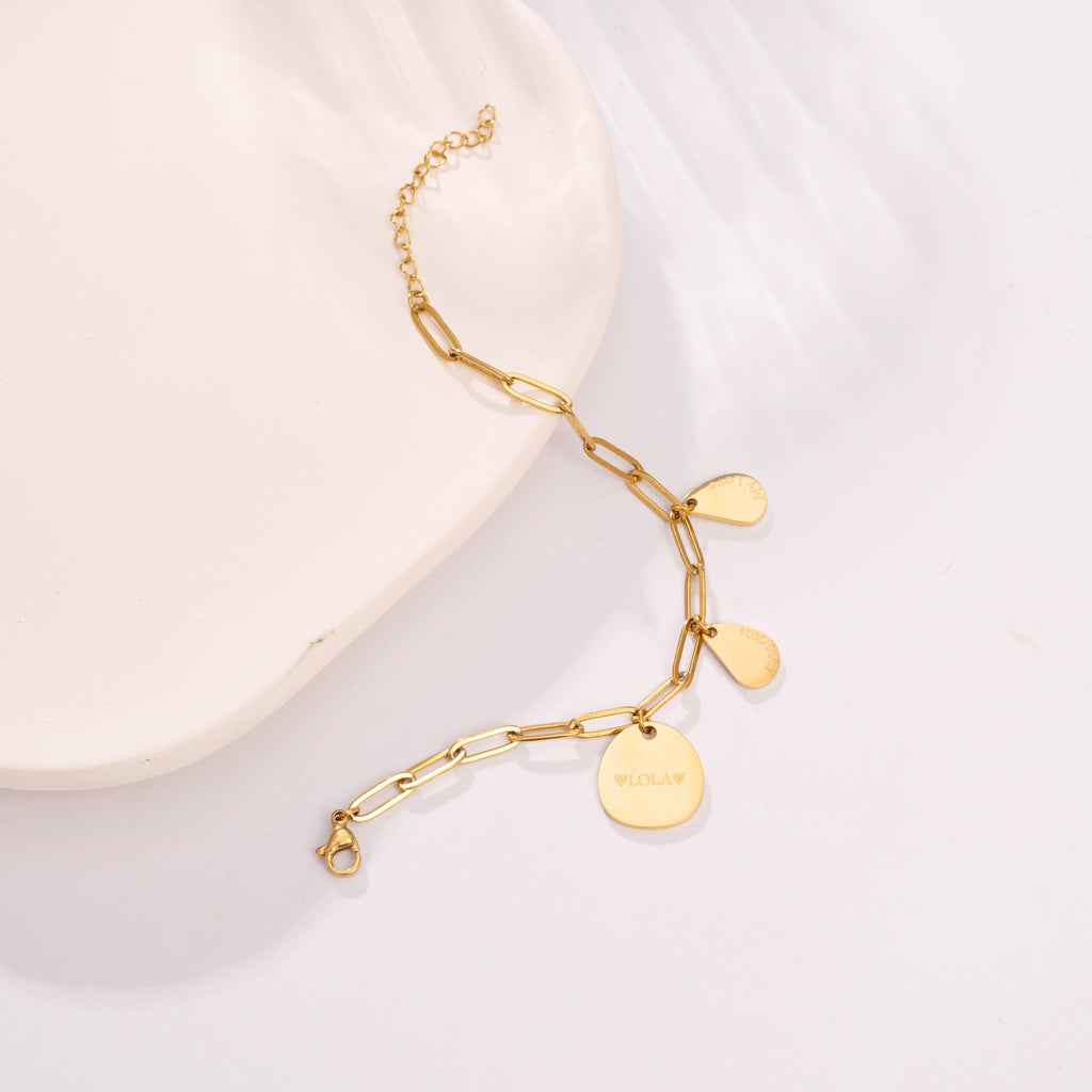 Pulsera con Dijes de Avellano Personalizados
