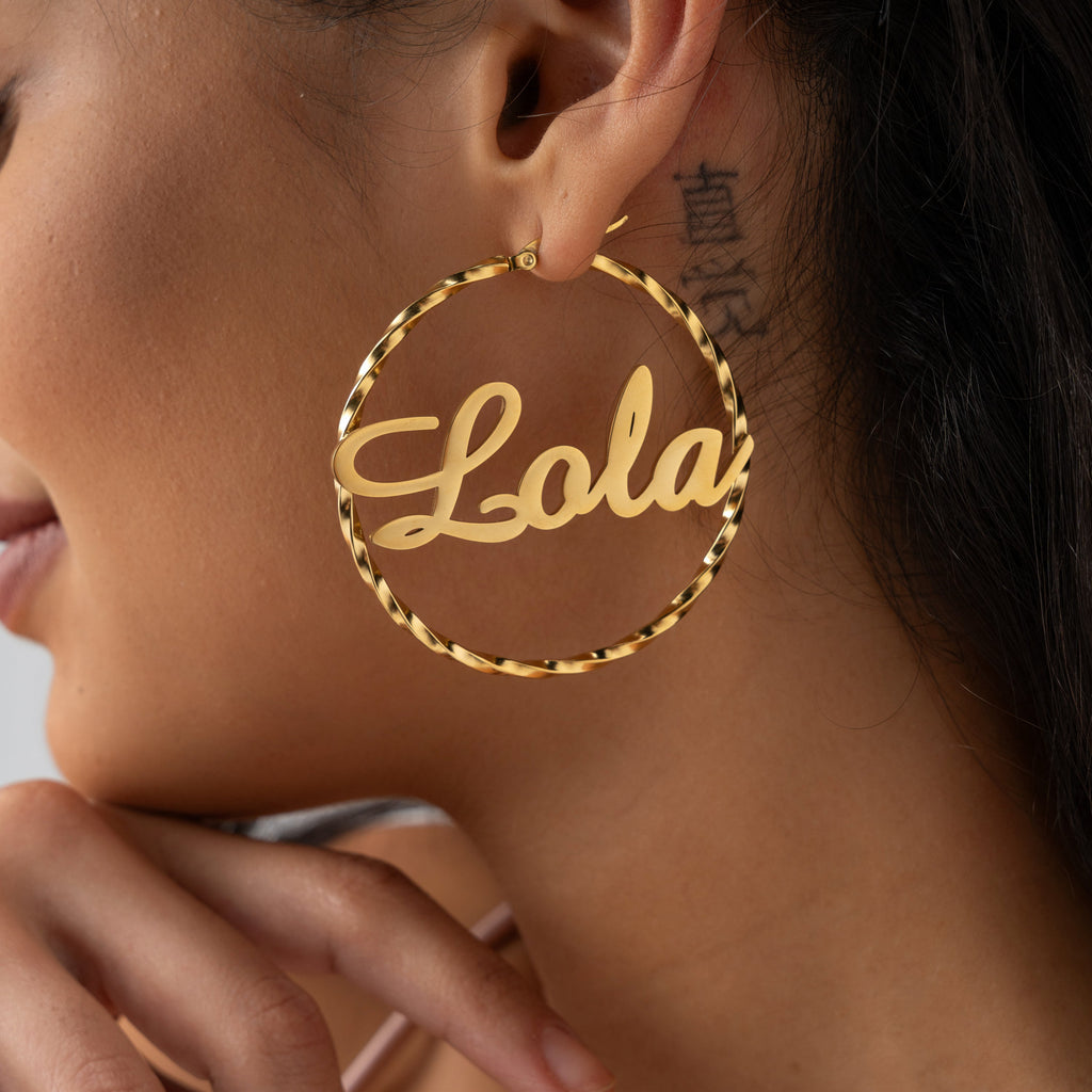 Aretes Aro Torcido con Nombre Grabado