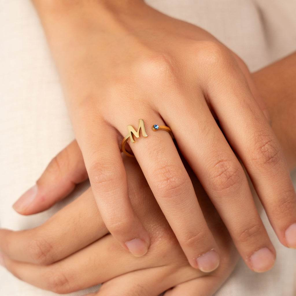 Anillo Personalizado con Inicial y Piedra