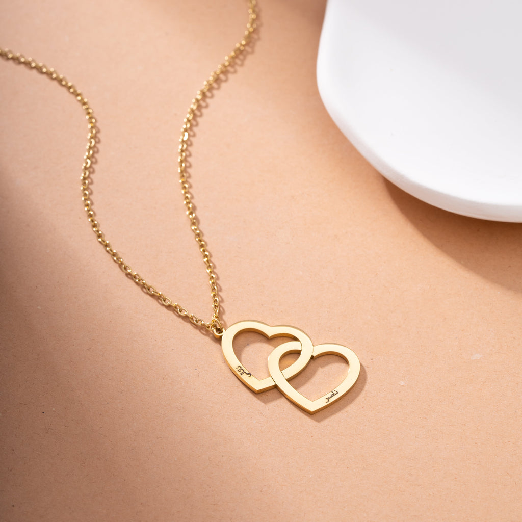 Collar Doble Corazón con Dos Nombres en Árabe
