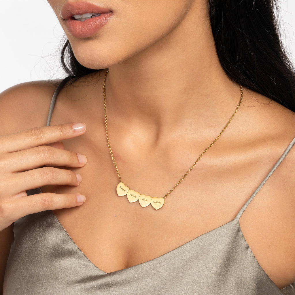 Collar con Múltiples Corazoncitos