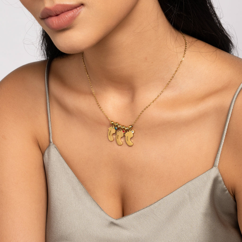 Collar con Colgante de Pies de Bebé Personalizables