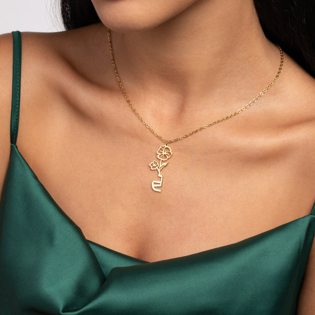 Collar con Flor y Nombre en Hebreo