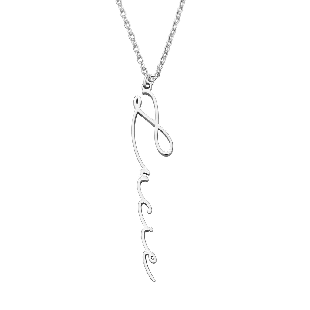 Collar exclusivo con nombre vertical