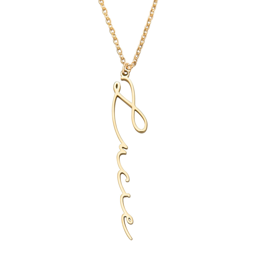 Collar exclusivo con nombre vertical