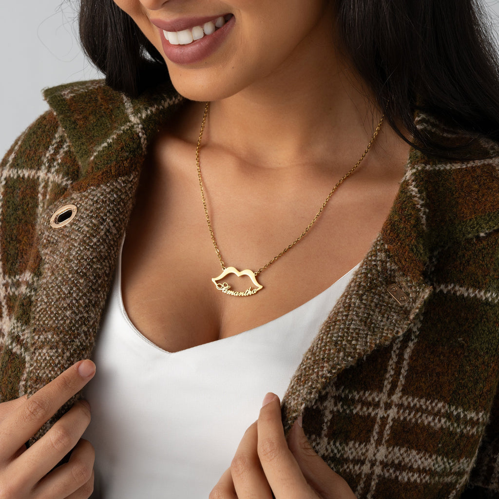 Collar con Labios y Nombre Grabado