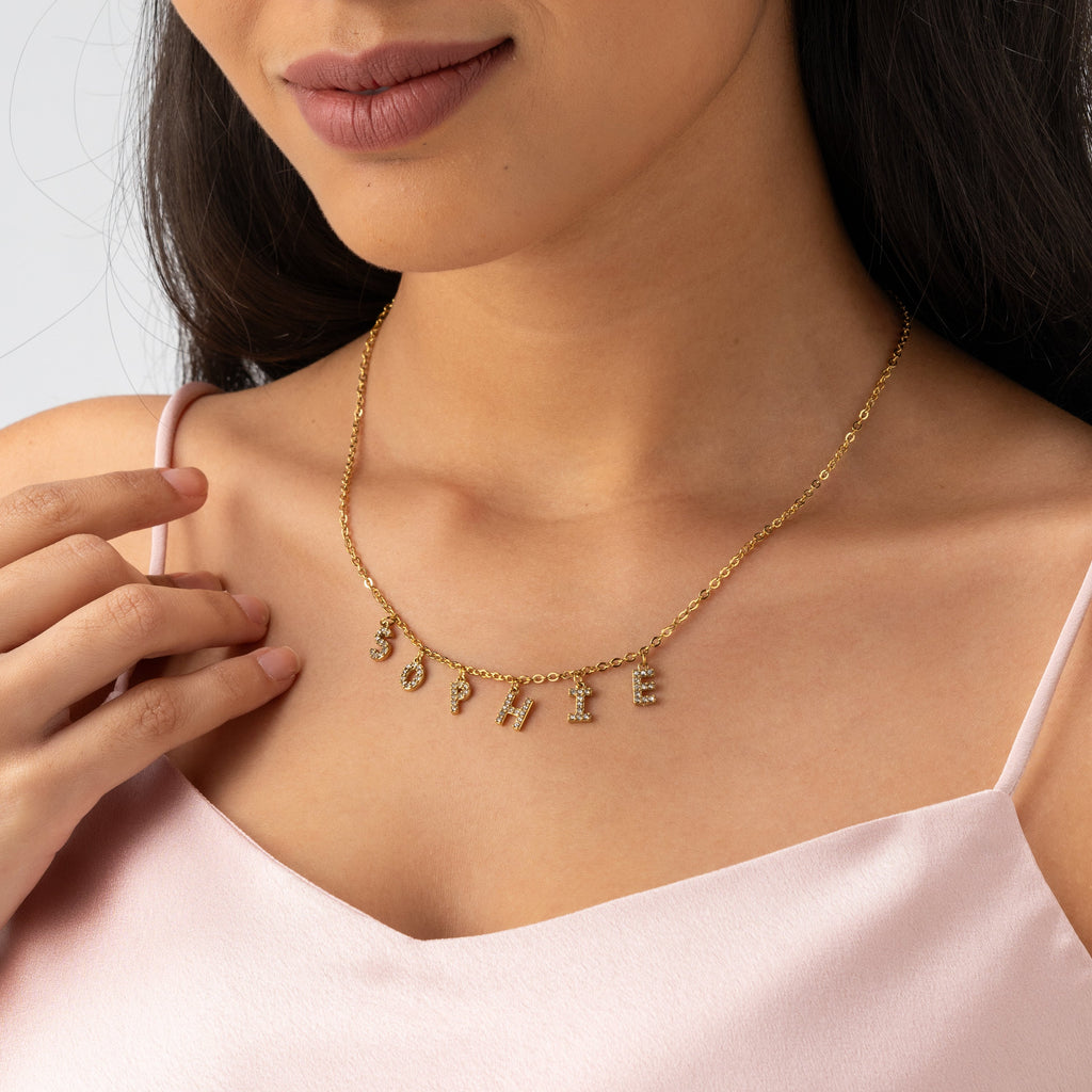 Collar de Letras con Piedras Brillantes