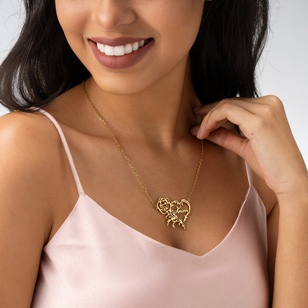 Collar con Rosa y Corazón Grabado