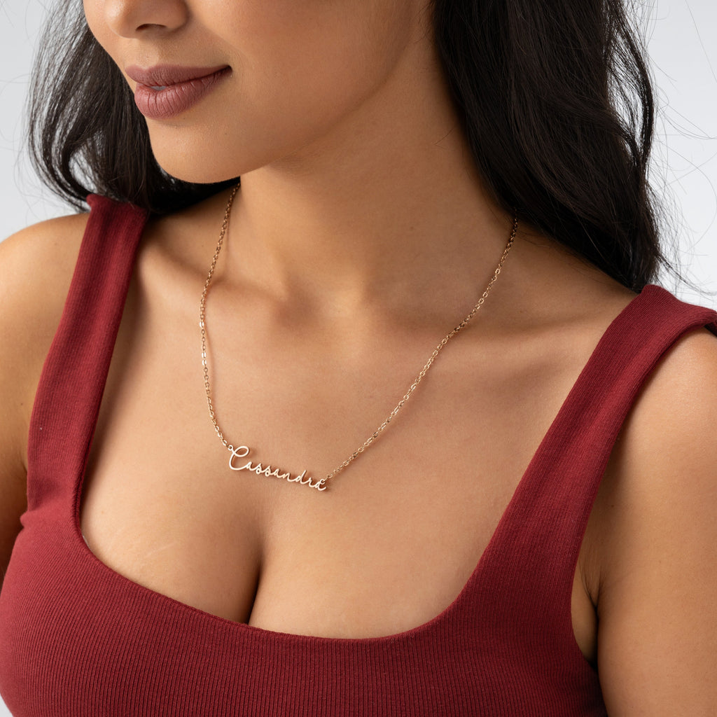 Collar con firma y nombre horizontal