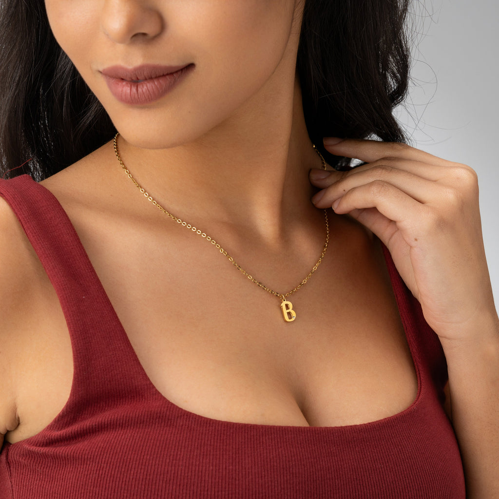 Collar con inicial y diamante