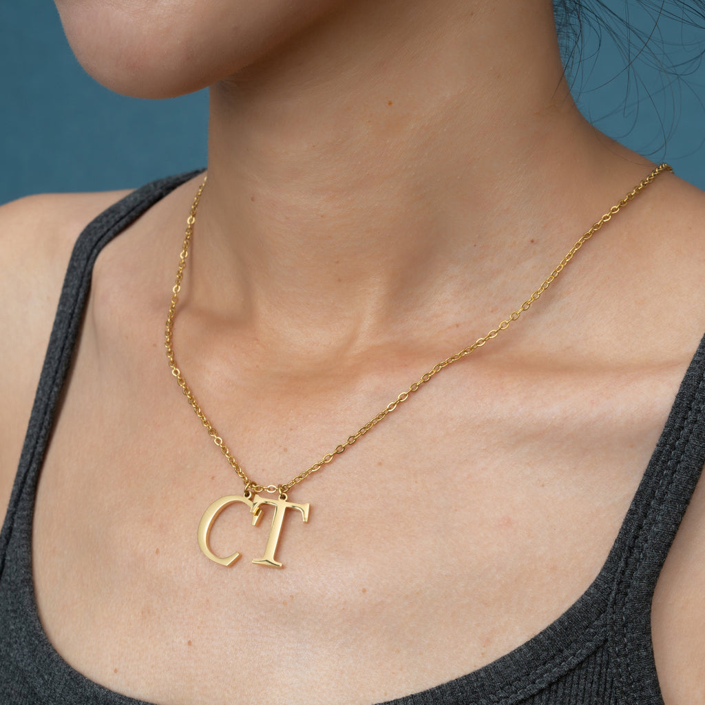 Collar con Iniciales Grandes Personalizadas