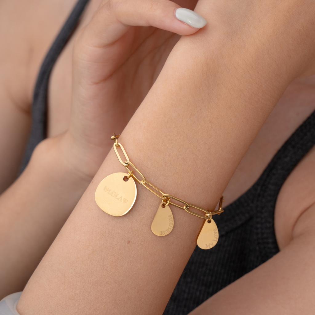 Pulsera con Dijes de Avellano Personalizados