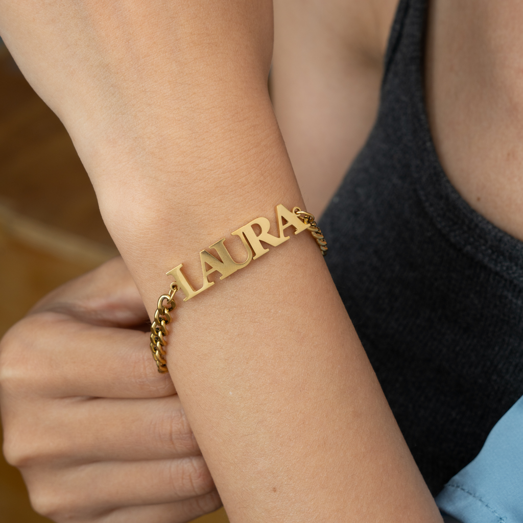 Pulsera con Nombre en Mayúsculas Personalizada