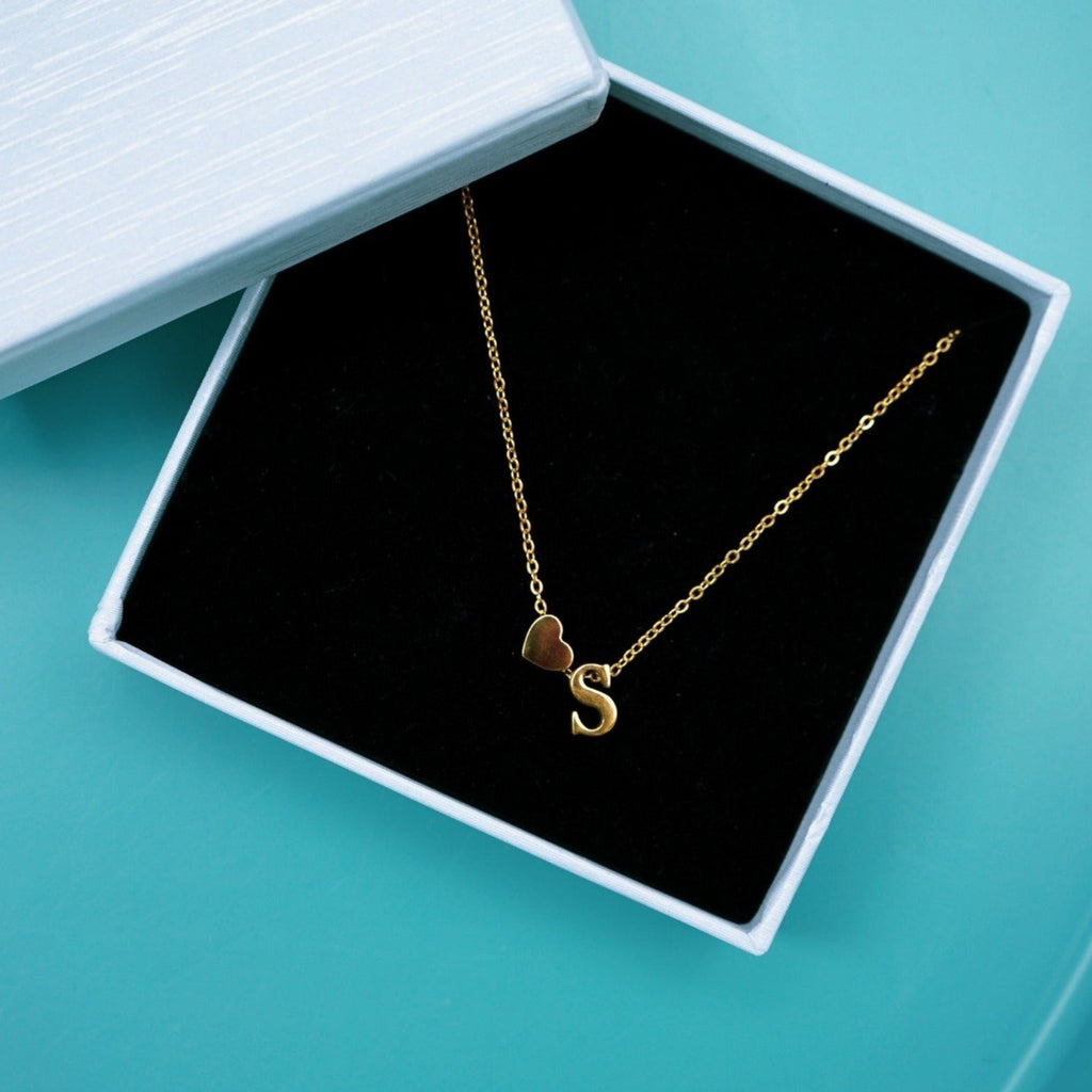 Collar inicial de corazón